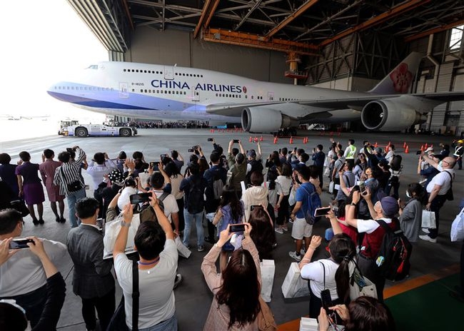 全球最后1架波音747-400客机退役 —美国退役飞机公司