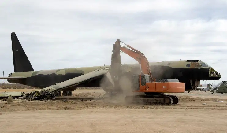 俄罗斯1架都不舍得卖，美国却一口气拆了300架—美国退役飞机协会